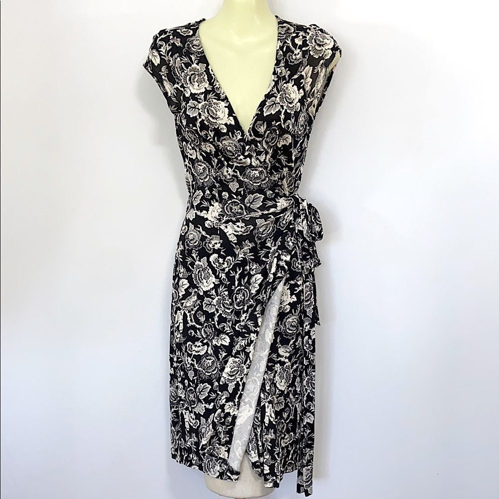 Diane Von Furstenberg Dress “Kye” Black White Wrap Dress Excellent Size 4